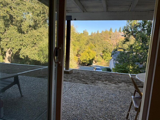 Foto del edificio - 607 Paso Nogal Rd