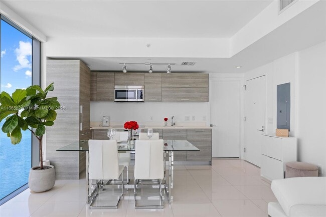 Foto del edificio - 650 NE 32nd St
