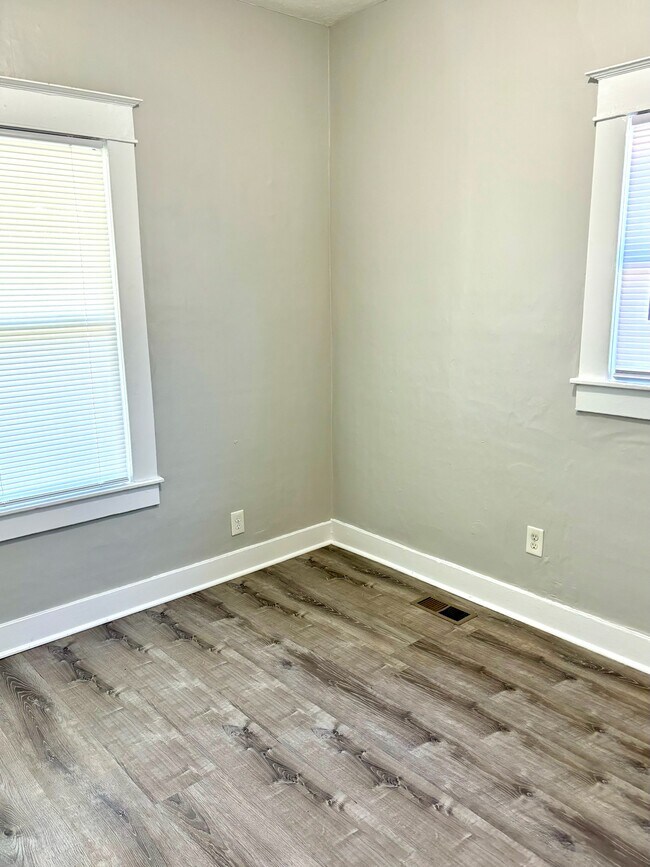 Foto del edificio - 1306 Lillian Ave