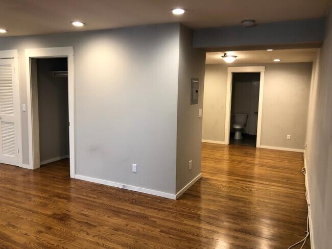 Building Photo - 1 bedroom in San Francisco CA 94109