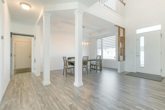 Building Photo - 323 Blackburn Bay Dr