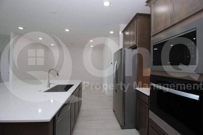 Foto del edificio - 6842 W Molly Ln