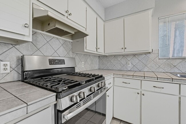 Building Photo - 10103 Woodland Village Dr
