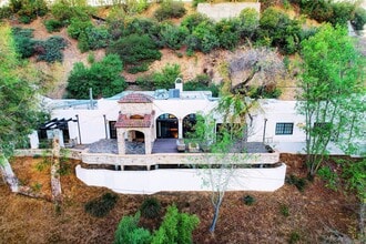 Building Photo - 2570 Nichols Canyon Rd