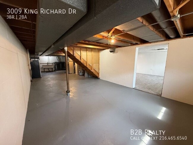 Building Photo - 3009 King Richard Dr