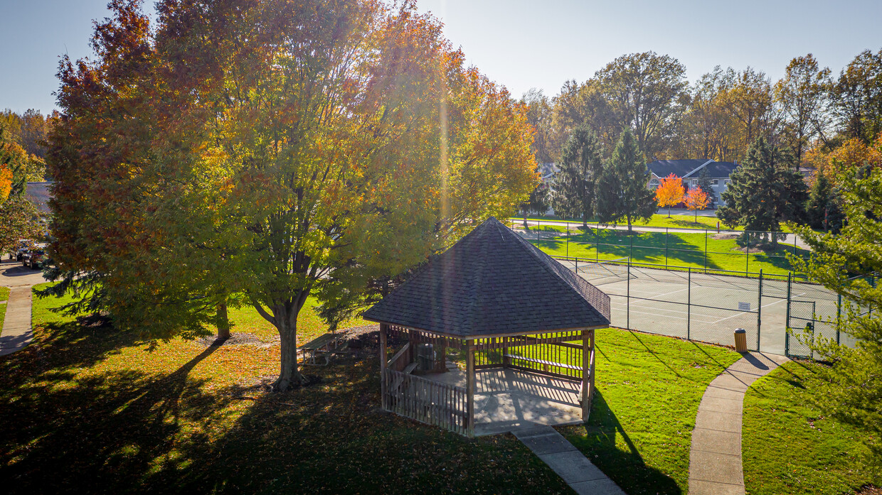 Primary Photo - Oakwood Apartments