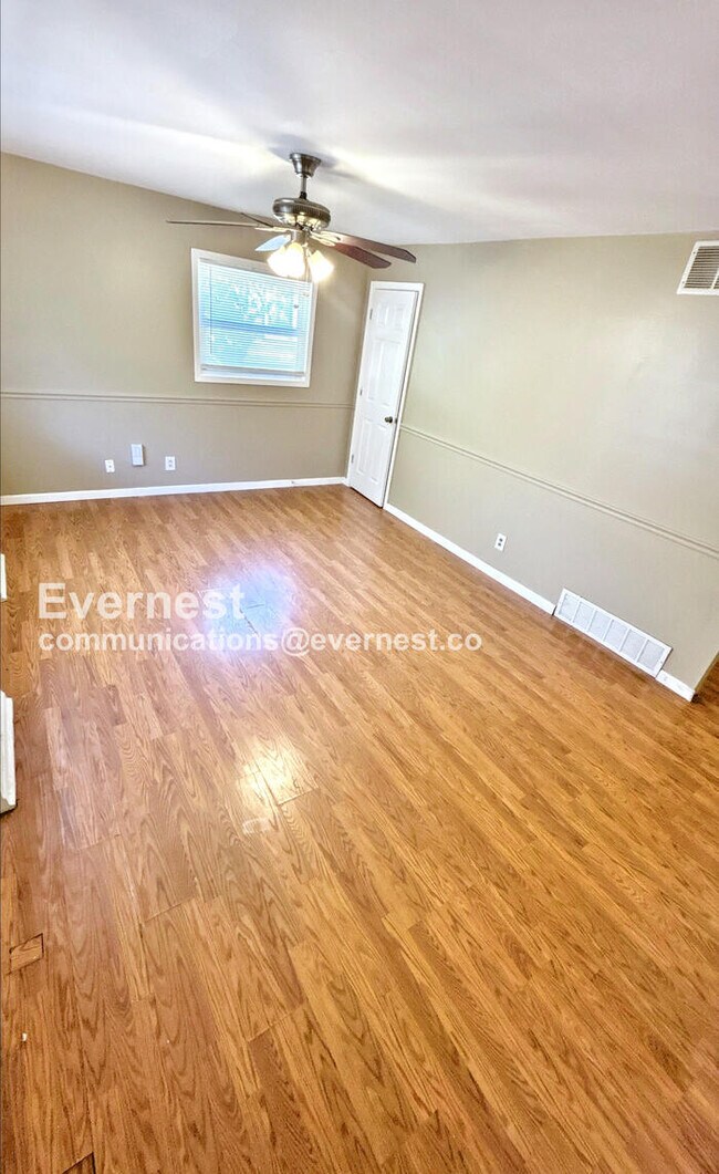 Foto del edificio - 1124 Rhea Ave