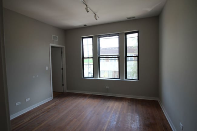 Building Photo - 4208 N Milwaukee Ave