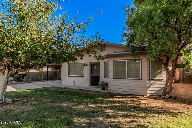 Foto del edificio - 2409 W Cortez Ave