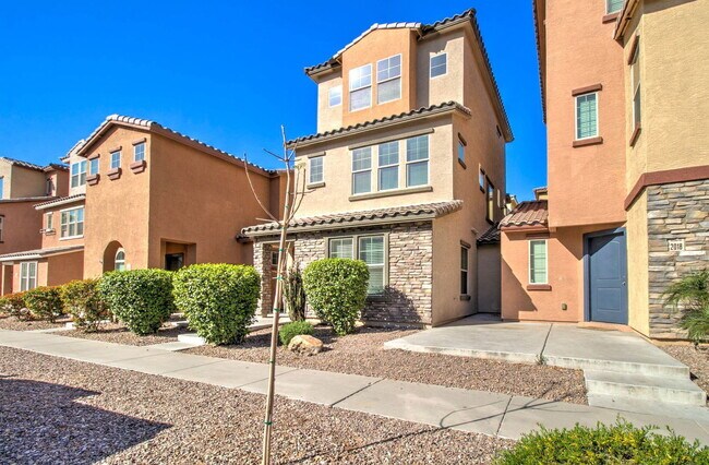 Building Photo - 2014 N 77th Dr