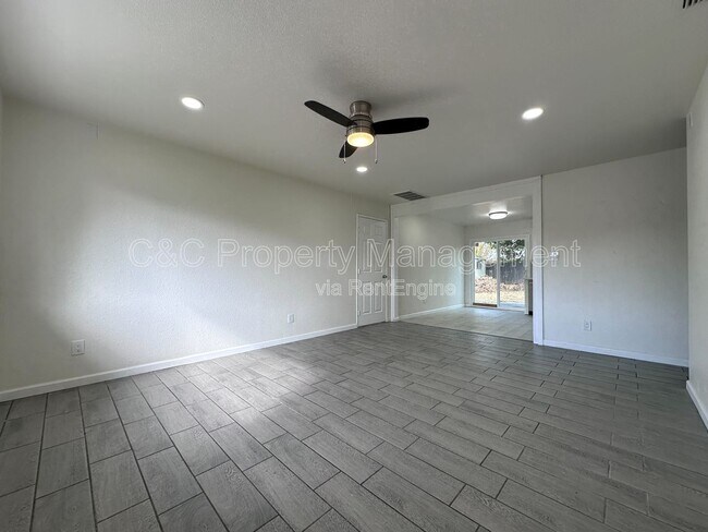 Foto del edificio - 8709 Sangria Way