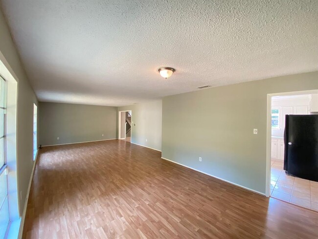 Building Photo - 410 Cordell Dr