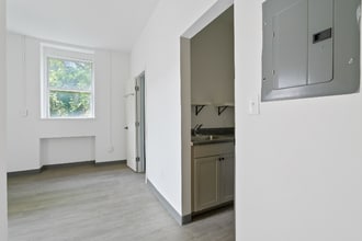 Building Photo - 1115 6th Ave