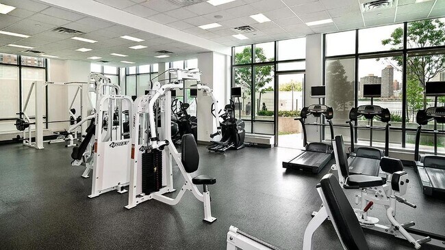 Foto del edificio - 4720 Center Blvd