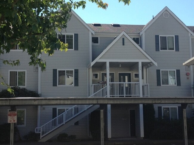 Foto del edificio - 3 Bedroom Town Home in Emerald Pointe