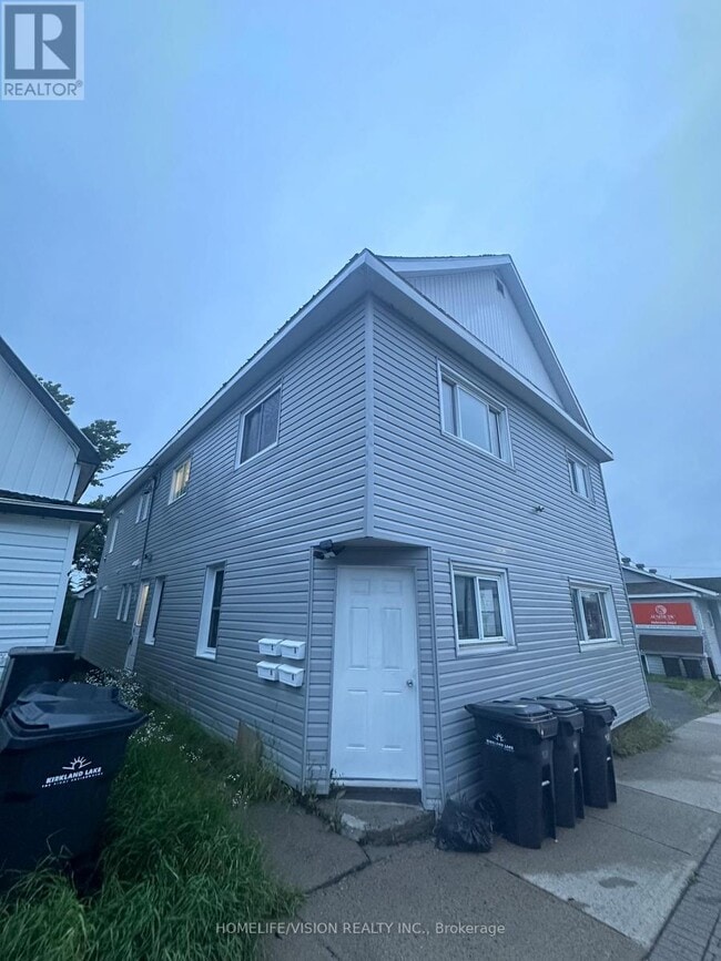 Building Photo - 22 Kirkland St W
