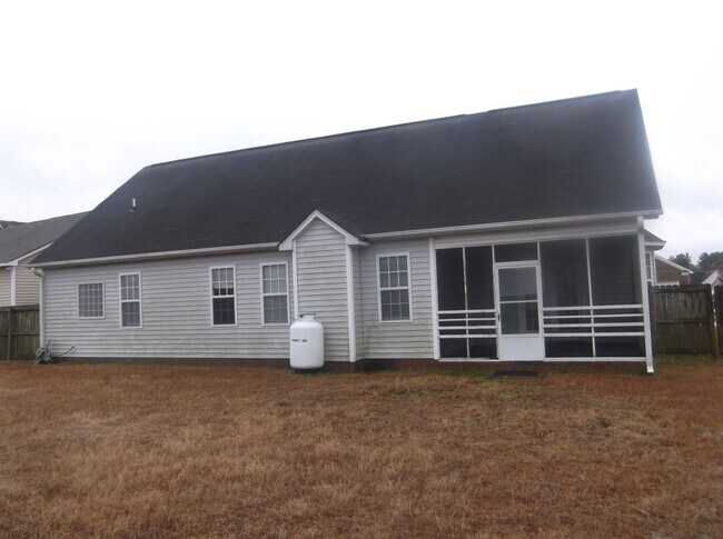 Foto del edificio - Spacious 3 bedroom with bonus!