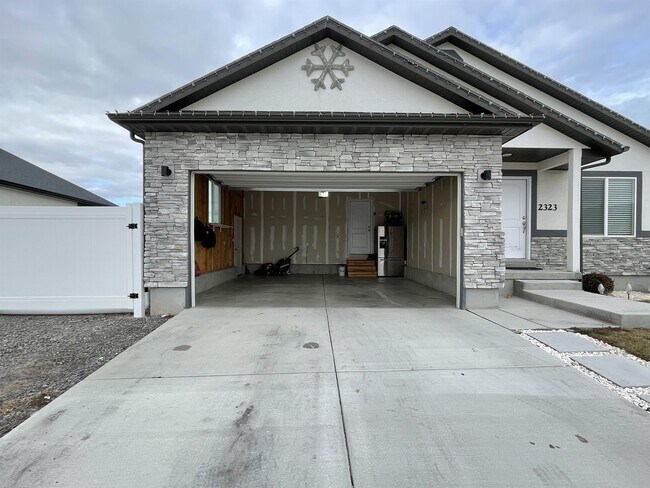Foto del edificio - 2323 E Weeping Willow Way
