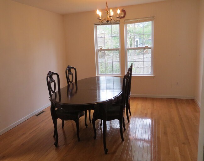 Foto del edificio - 64 Lilac Cir