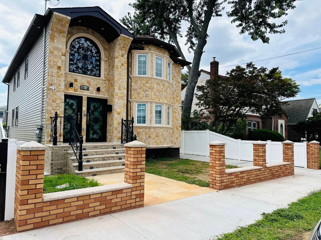 Foto principal - 115-30-115142 142nd St