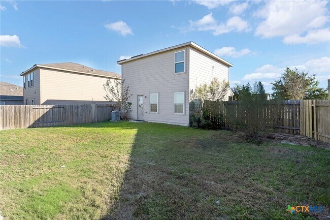 Foto del edificio - 308 Yearwood Ln