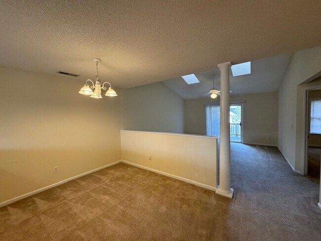 Foto del edificio - Holton Place - McClelland Dr.