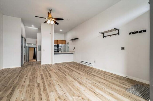 Building Photo - 5847 NE 75th St