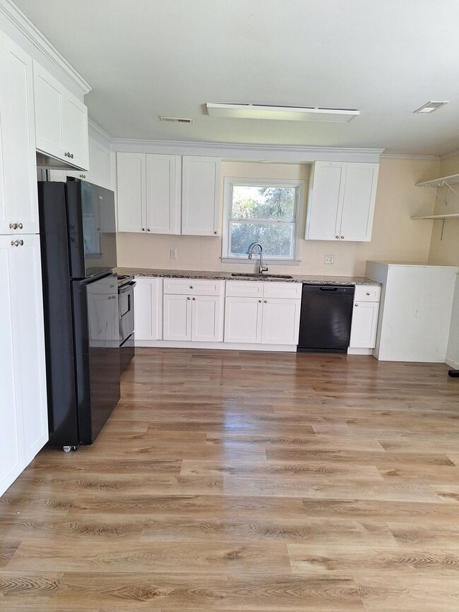 Foto del edificio - 91 Holland Dr