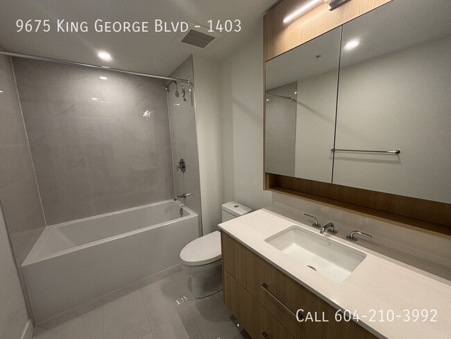 Building Photo - Condo Near City Center