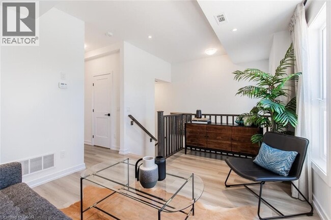 Photo du bâtiment - 205 Burke St