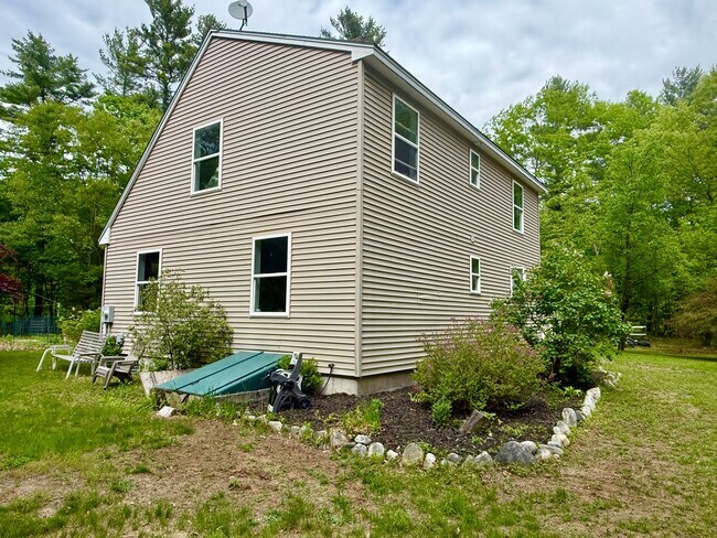 Building Photo - Sunny & Spacious 4 bedroom home