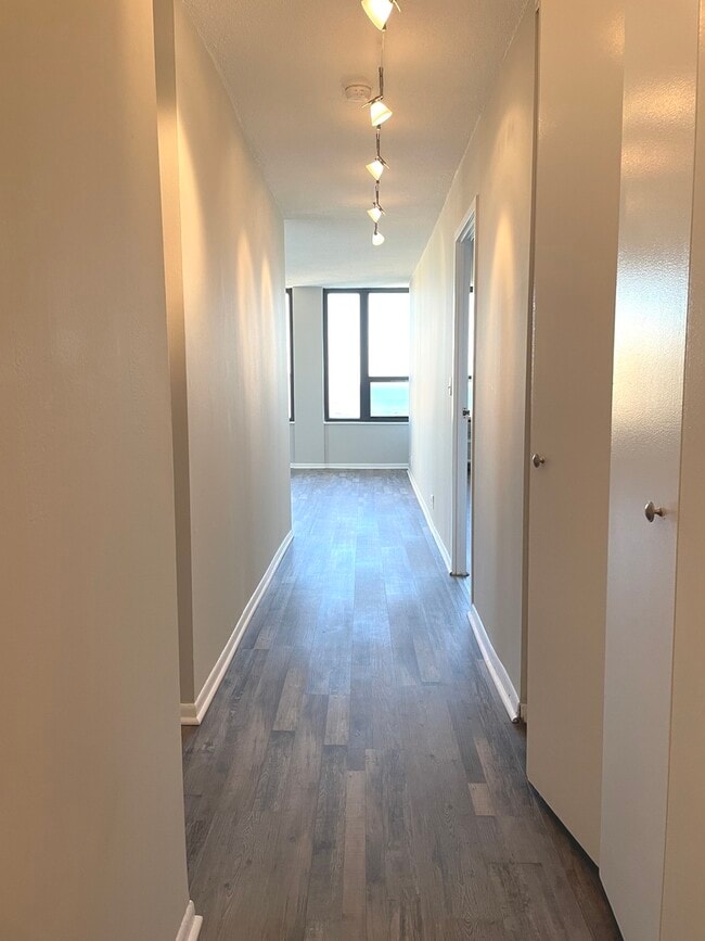 Building Photo - 5100 N Marine Dr