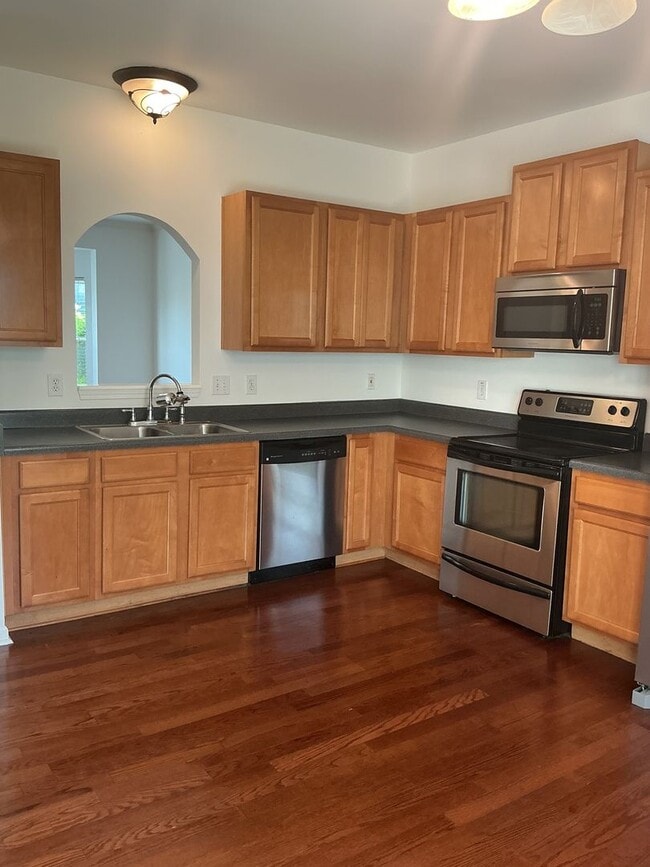 Building Photo - Move-In Ready 2-Bedroom Townhouse in the H...