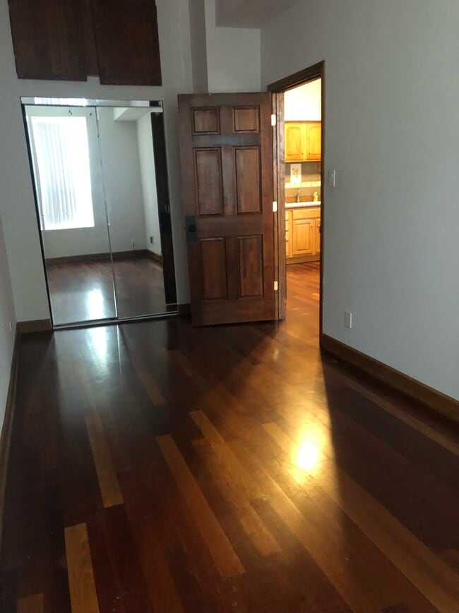 Dormitorio - 1439 W 17th St