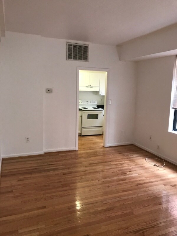 Foto del edificio - 1420 Chapin St NW