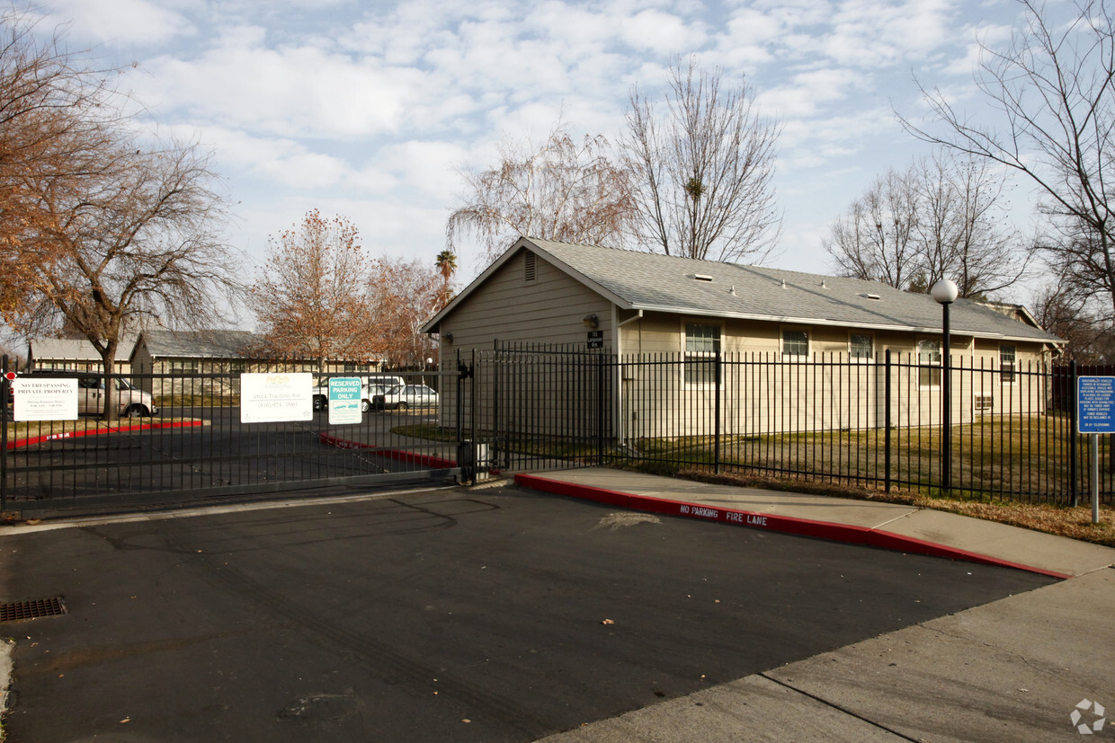 Building Photo - Summerfield Plaza