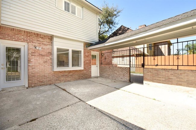 Building Photo - 851 Silvergate Dr