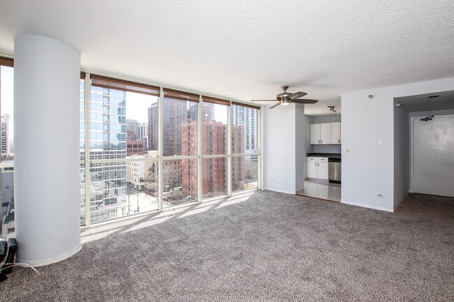 Building Photo - 1212 N LaSalle Dr
