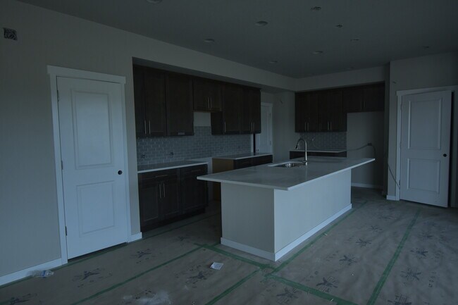 Building Photo - 10214 Spry St