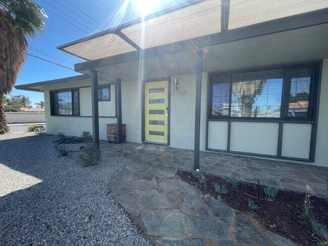 Foto del edificio - 42900 Texas Ave