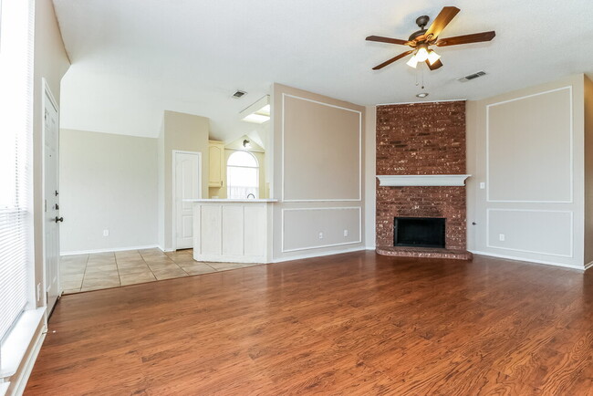 Foto del edificio - 7728 Blossom Dr