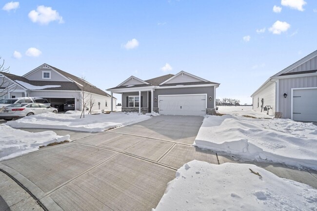 Building Photo - 511 Darliene Dr