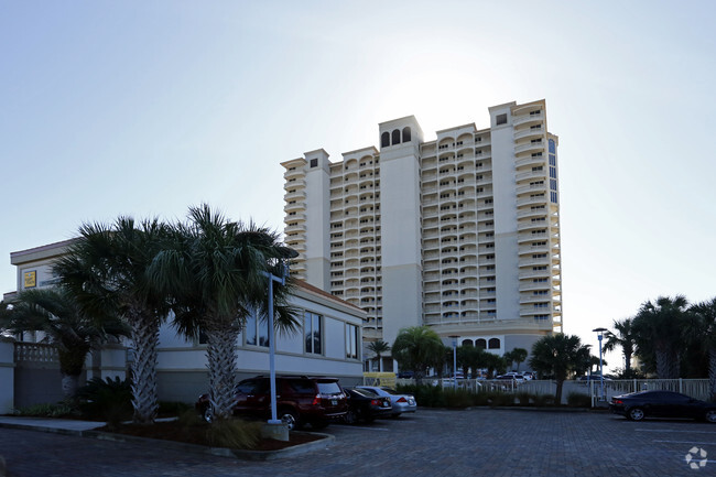 Building Photo - The Beach Club