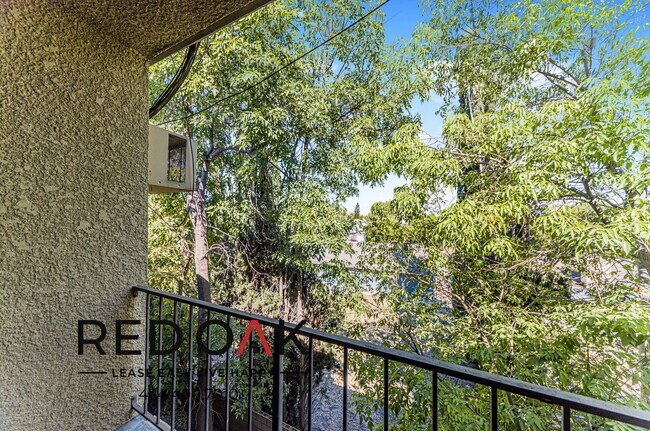 Foto del edificio - 8614 Woodley Ave