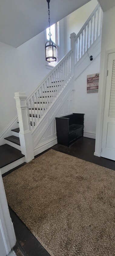 Foyer - 60 S Vernon St