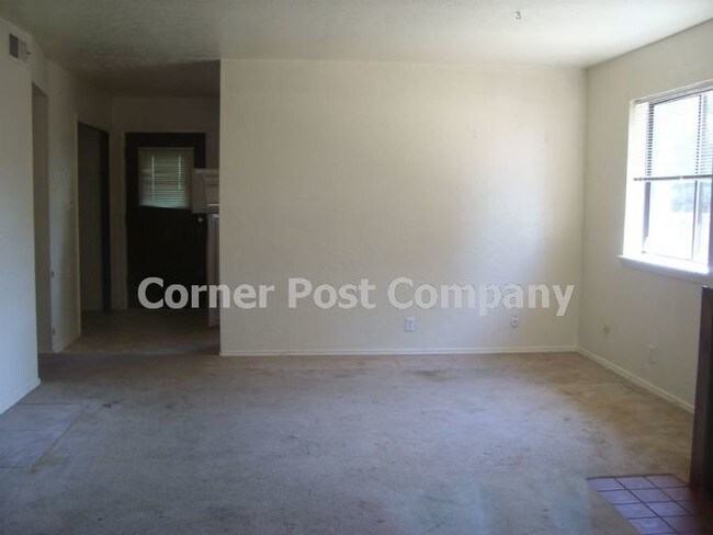 Building Photo - Great 2 Bedroom Apartment!