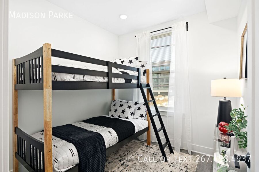 Primary Photo - 2248 E Somerset St