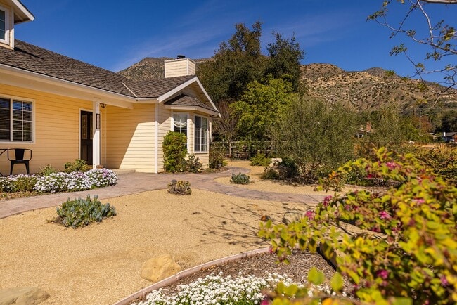 Building Photo - Outdoor living at its best