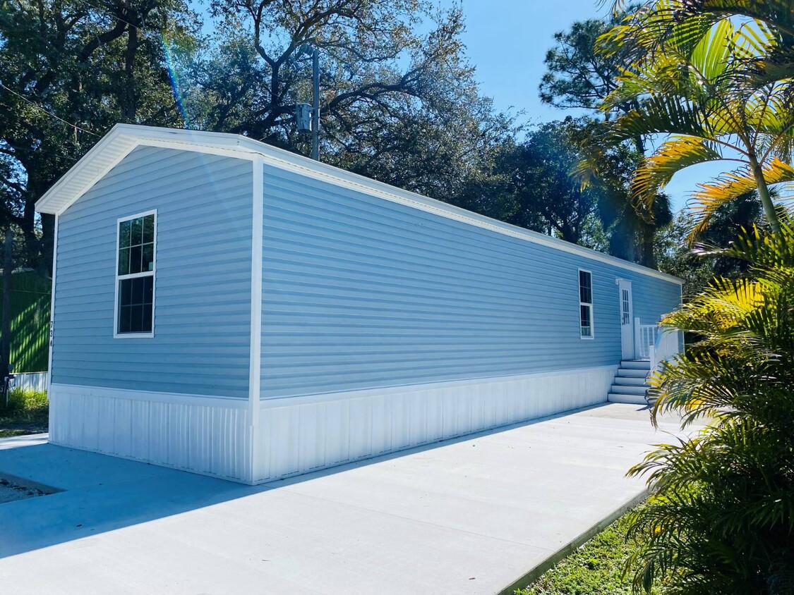 Foto principal - 16500 Slater Rd