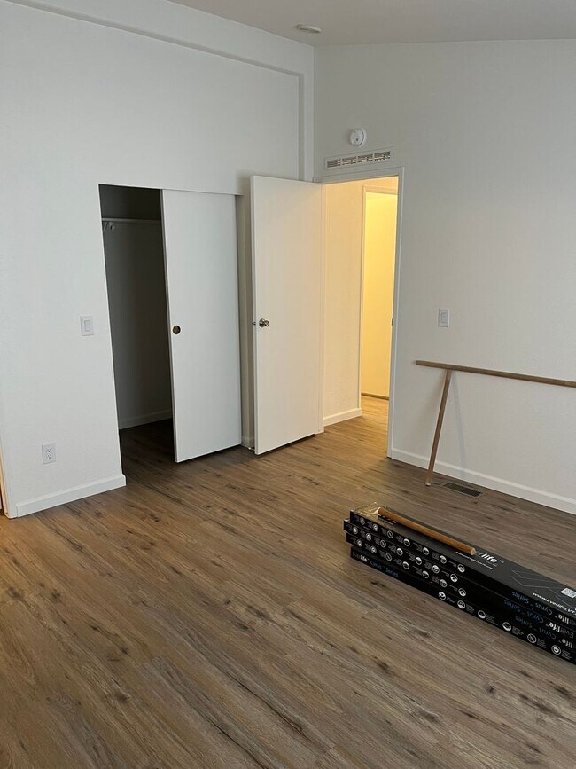 Building Photo - 2 Bedroom country home